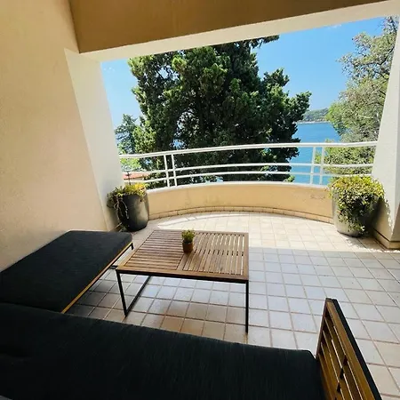 Belview - Beachfront Apartments Pula Buitenkant foto