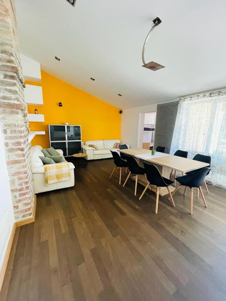 Belview - Beachfront Apartment Pula
